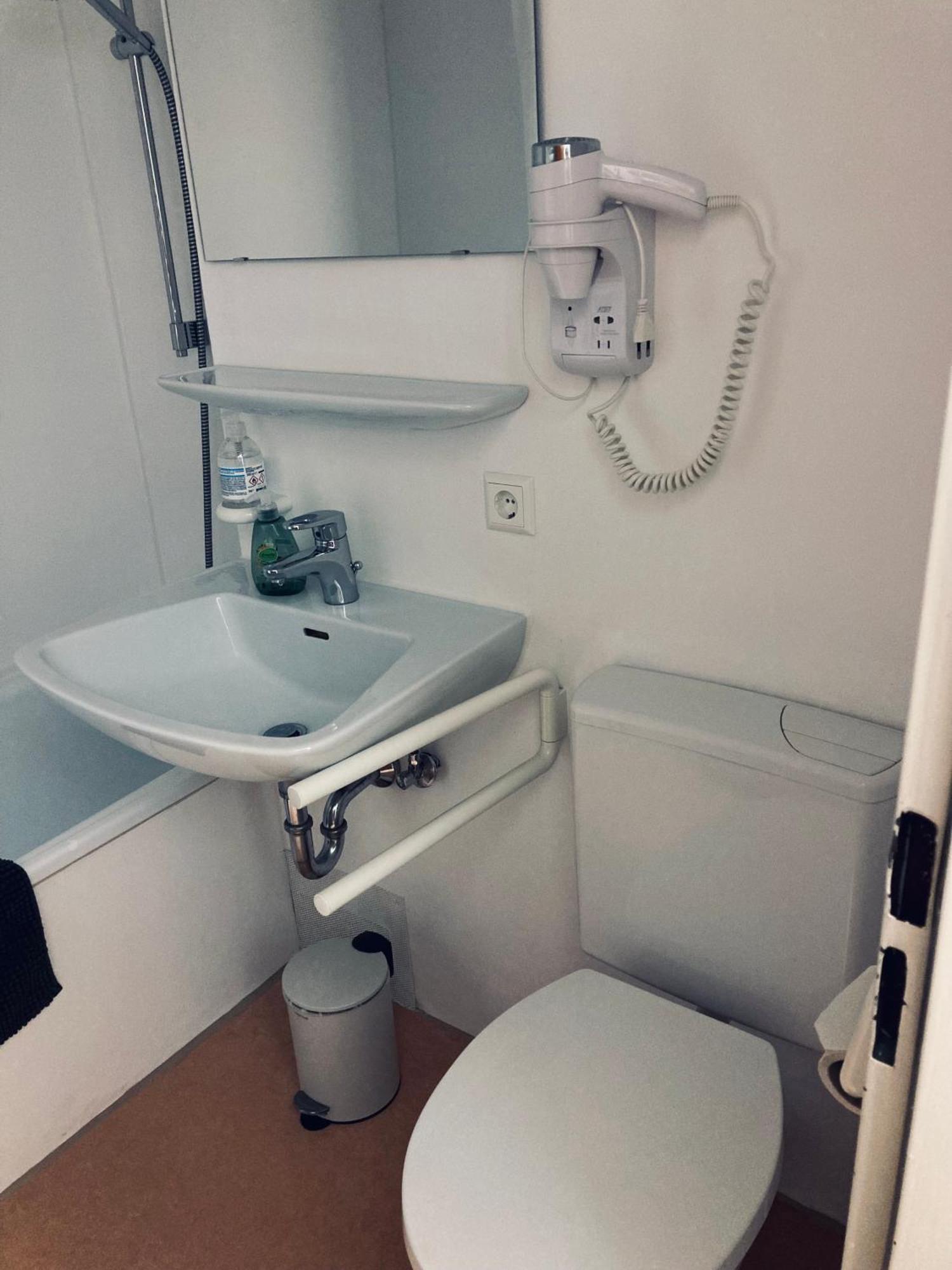 Free Apartment - Ermstal Bad Urach Eksteriør billede
