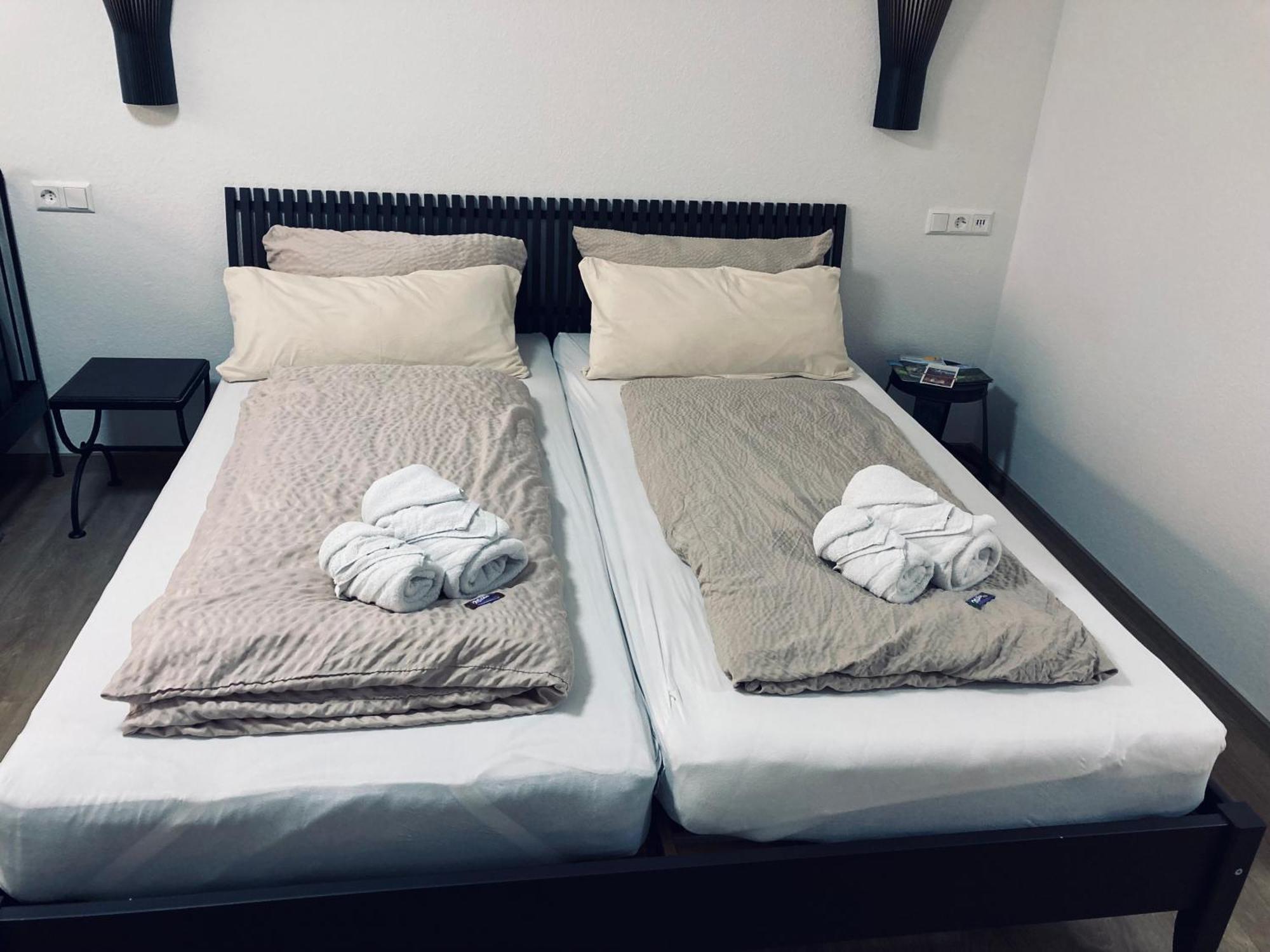 Free Apartment - Ermstal Bad Urach Eksteriør billede