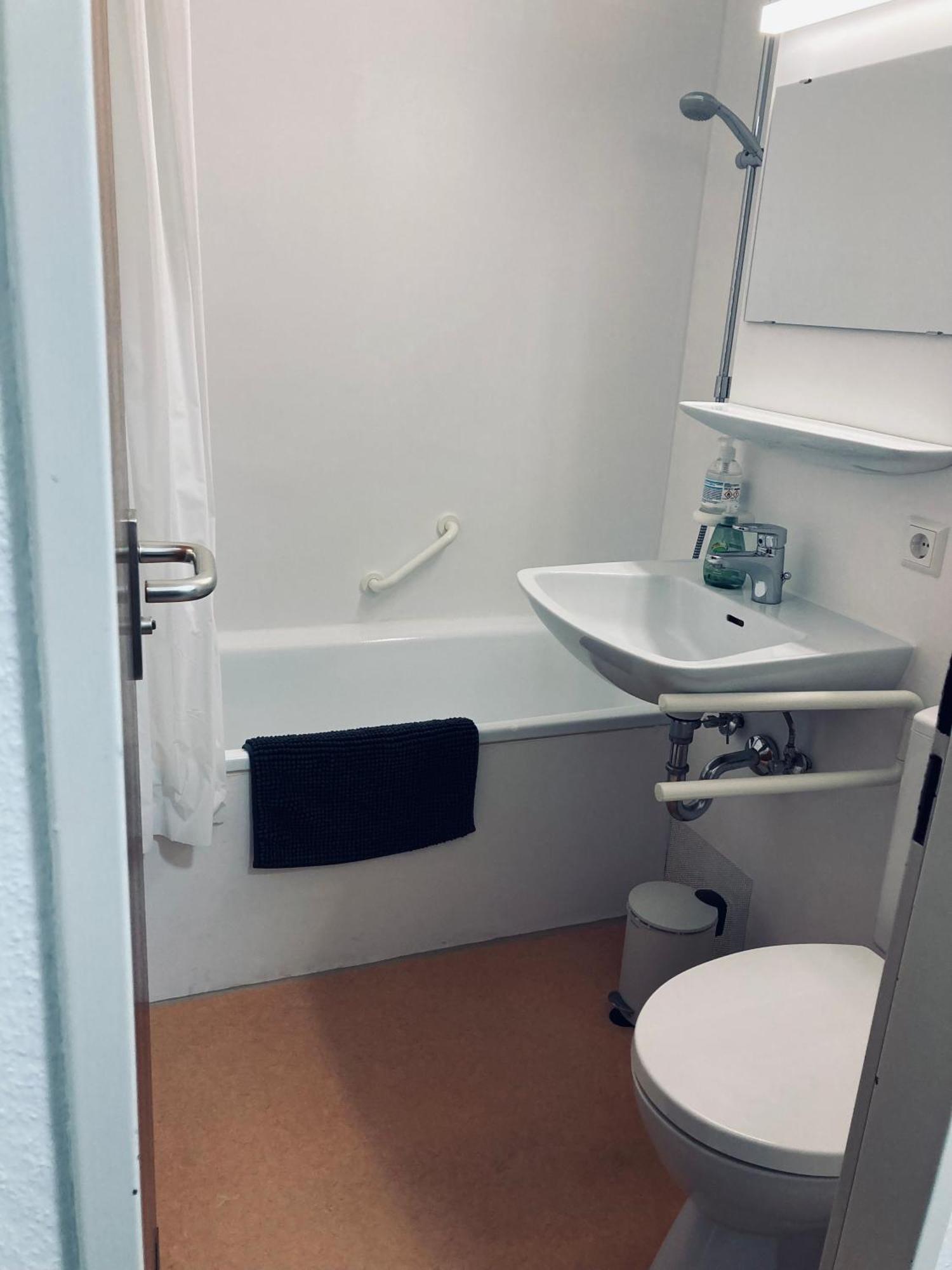 Free Apartment - Ermstal Bad Urach Eksteriør billede