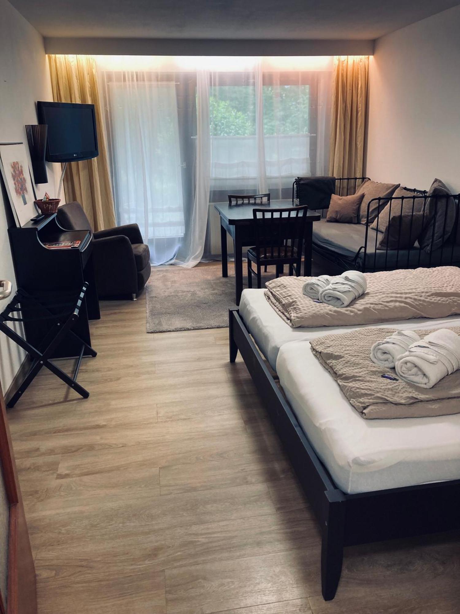Free Apartment - Ermstal Bad Urach Eksteriør billede